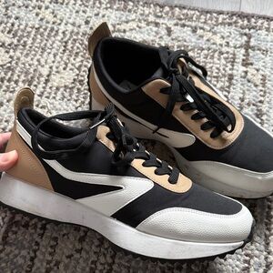 Women’s DV Sneakers